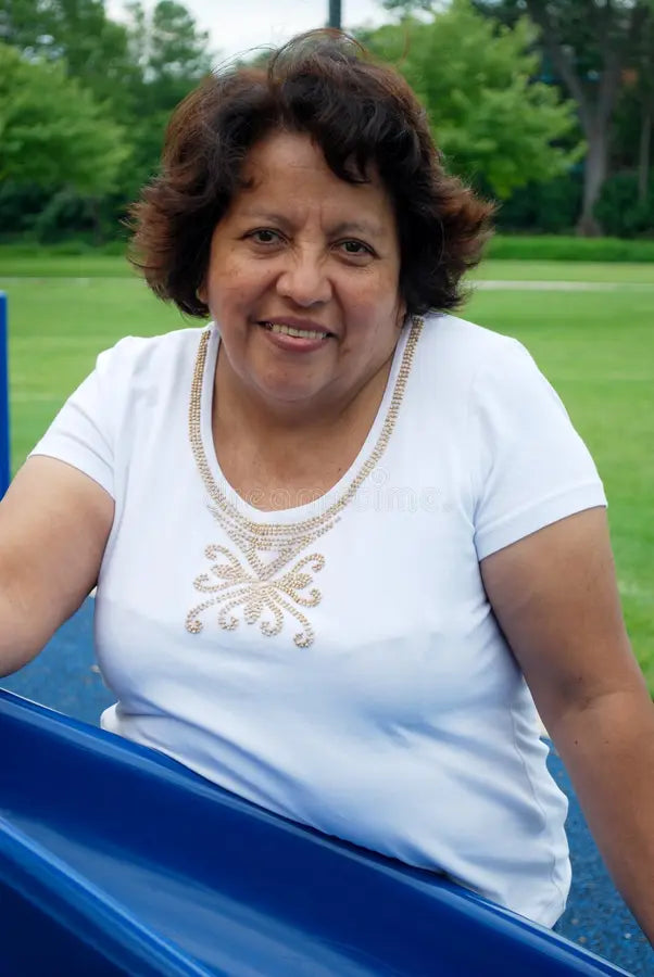 files/mujer-hispanica-en-sus-anos-50-15148870.webp